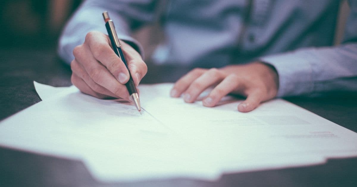 Code handover — keys on contract — Unsplash